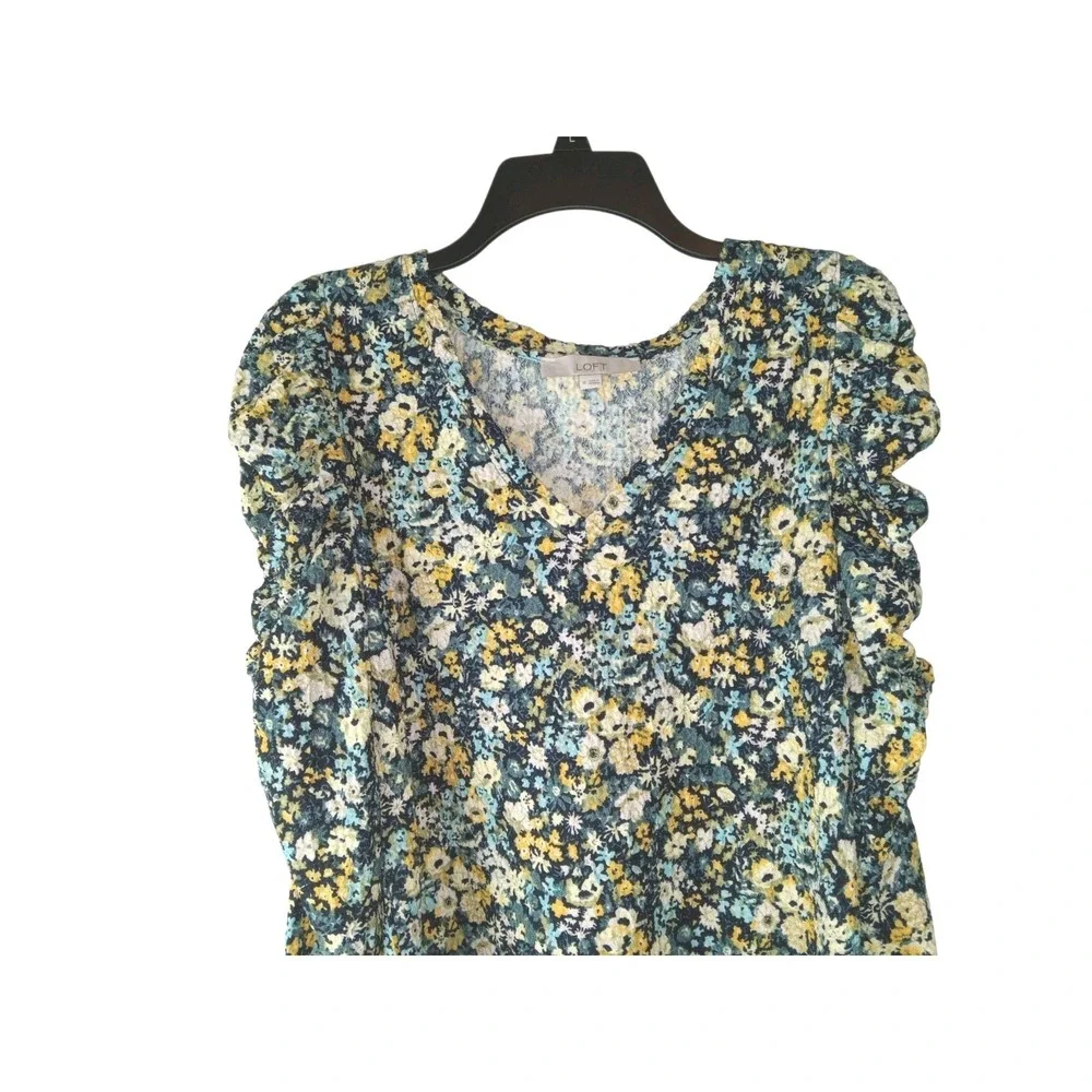 LOFT Women M Multi Floral V-Neck Long Sleeve Ruched Puff Shoulder‎ Textured Top